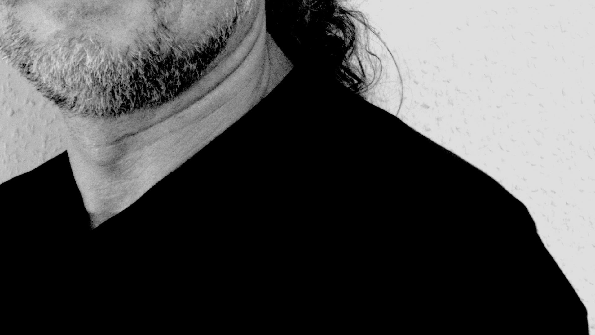  Der Umbau-Architekt  Seit 30 Jahren plane und baue ich Immobilien.  Gemeinsam mit Bauherren werden individuelle Lebensräume erschaffen, Entspannungsecken gestaltet oder sich dem Umbau von liebenswerten Objekten gewidmet. Unverzichtbar ist dabei die ökologische Nachhaltigkeit, sinnvolle Baubiologie und gestalterische Qualität.  Grundpfeiler meiner Arbeit sind die langjährige Erfahrung und umfassenden Kompetenzen. Genauso wichtig ist aber meine Leidenschaft für dein Bauprojekt. Mit mir erhältst du einen Arch