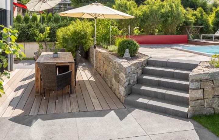 Familiengarten mit Schwimmspa