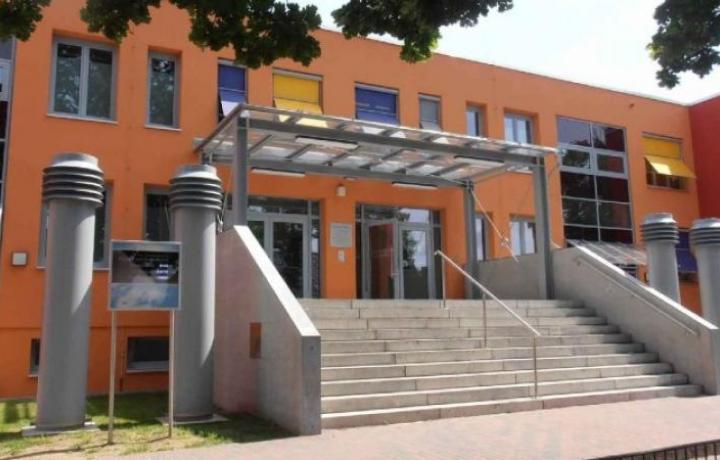 Umbau und Sanierung einer Schule in Montagebau