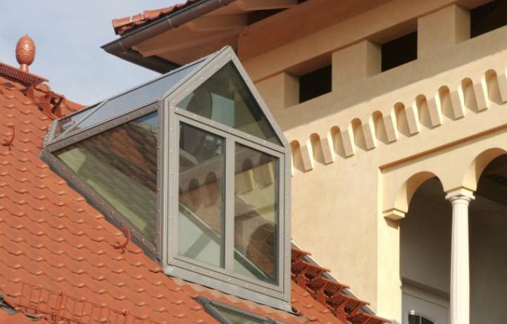 LUXIA®-Satteldachgaube für die filigrane Konstruktion